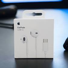 Apple EarPods USB-C – Wired Stereo Earphones with Built-In Microphone & Remote